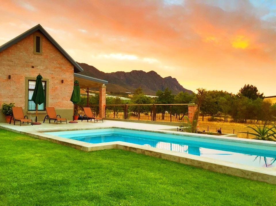 Vineyard Views Country House | Riebeek Kasteel Accommodation