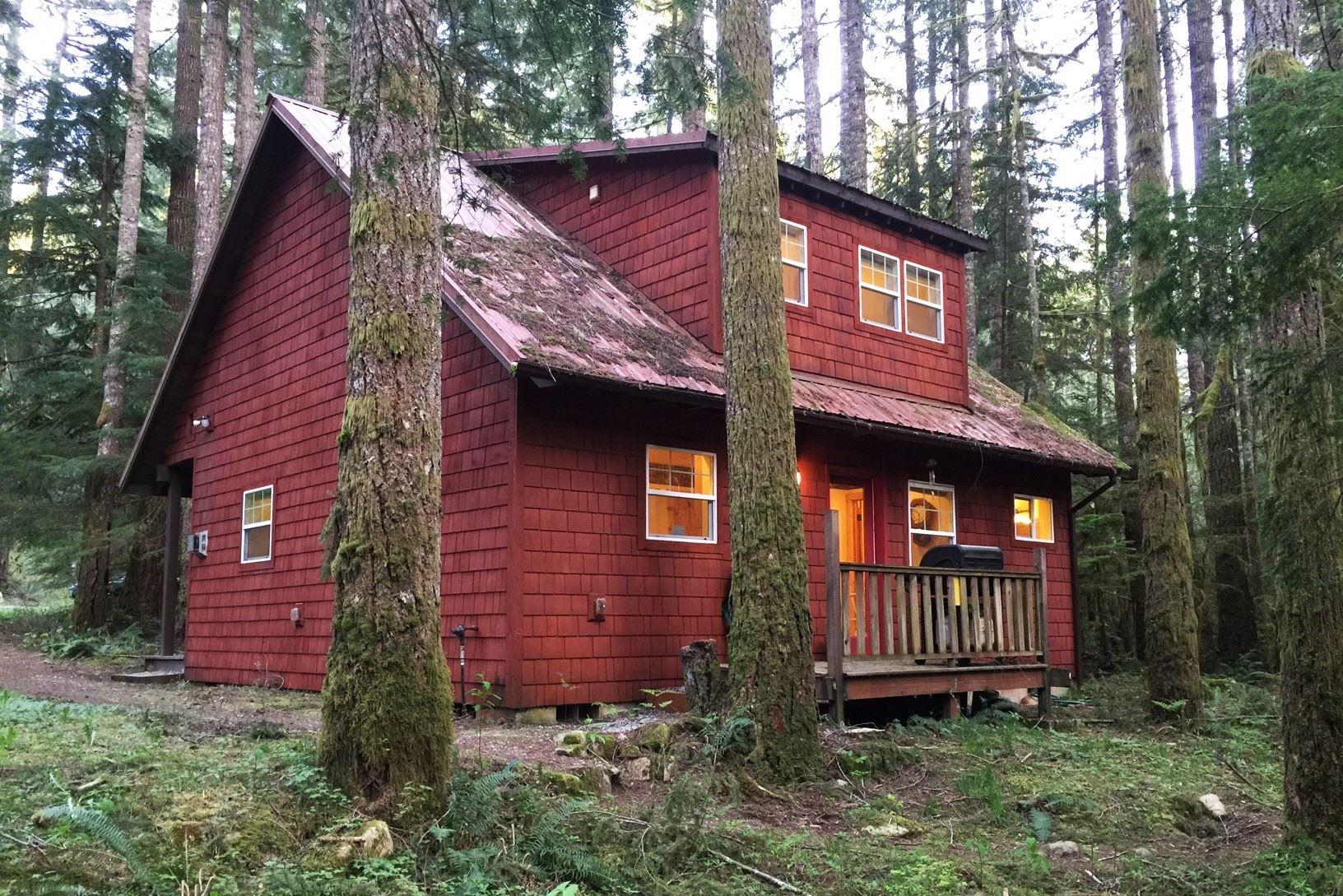 Glacier Sprigs Cabin #12 | Glacier Accommodation