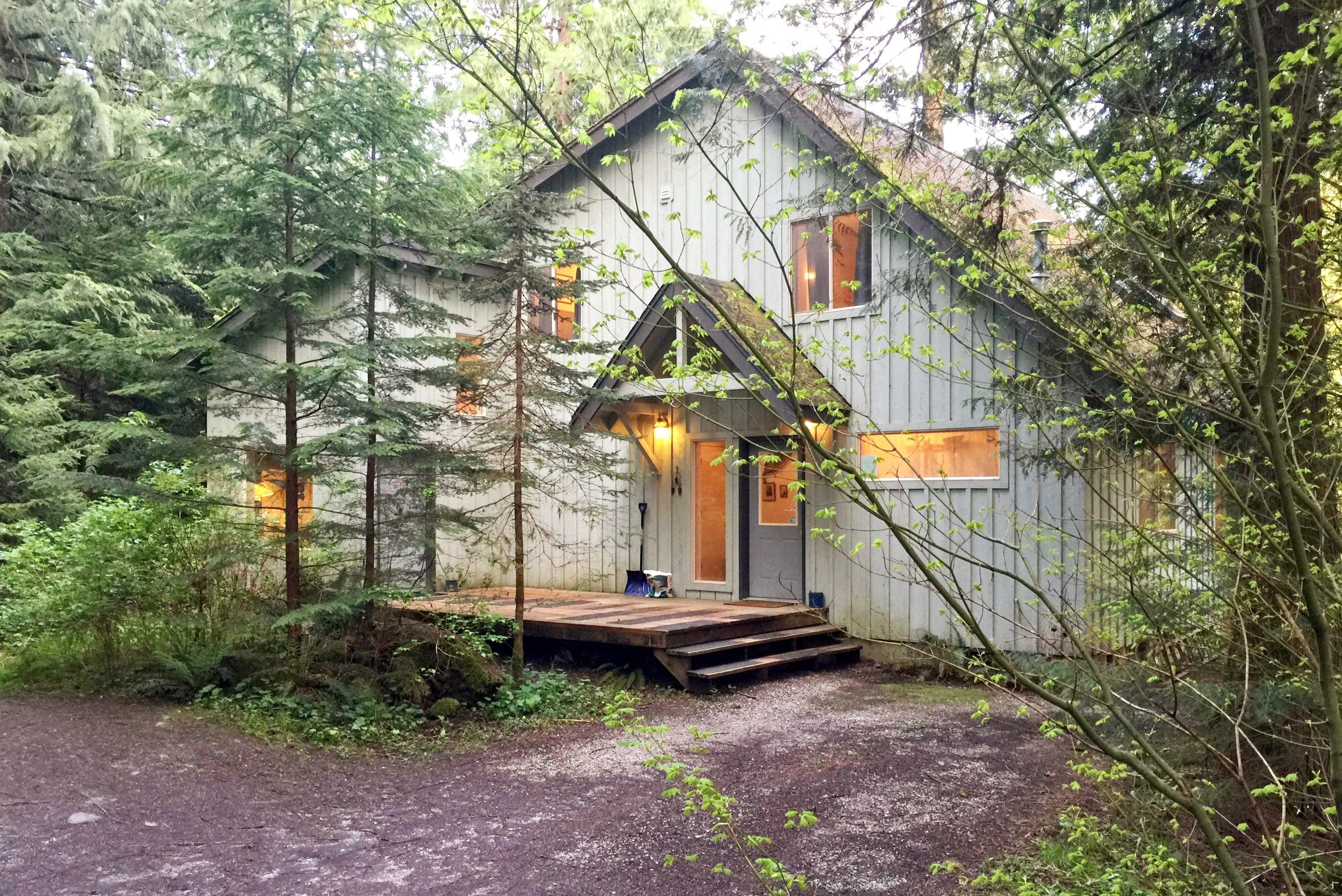 Mt. Baker Rim Cabin #19 | Glacier Accommodation