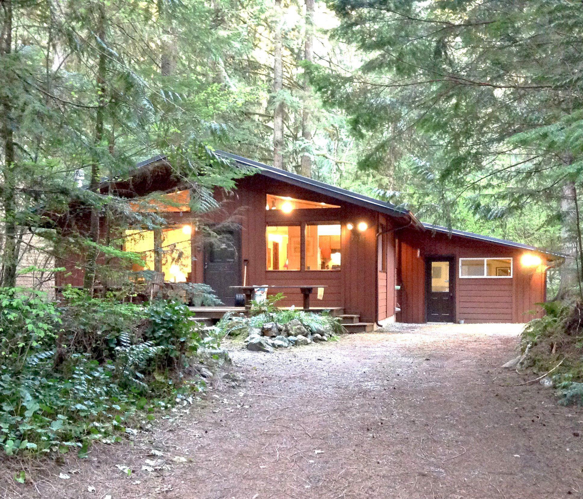 Snowline Cabin #23 | Glacier Accommodation