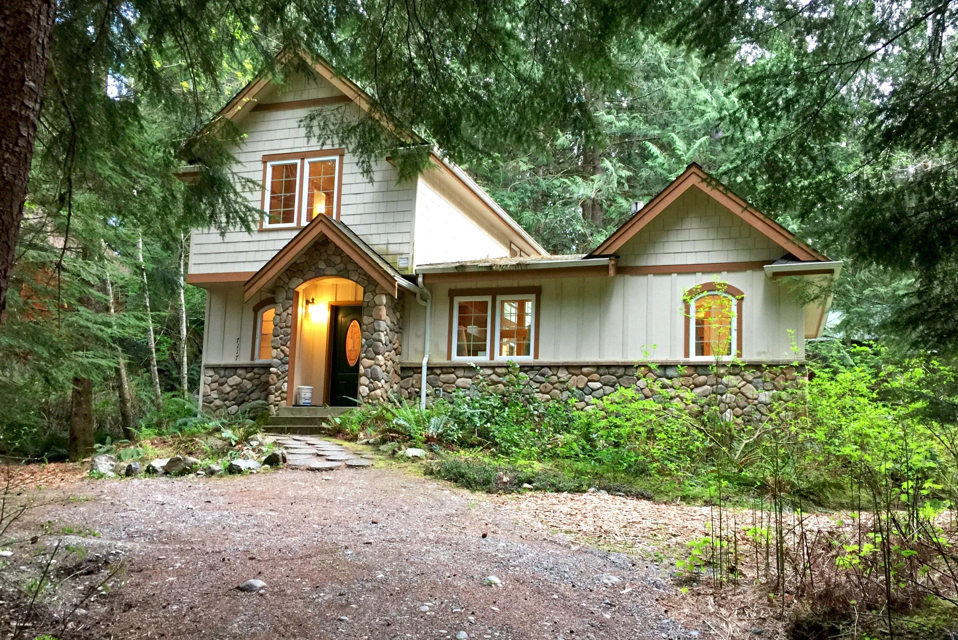 Snowline Cabin #34 | Glacier Accommodation