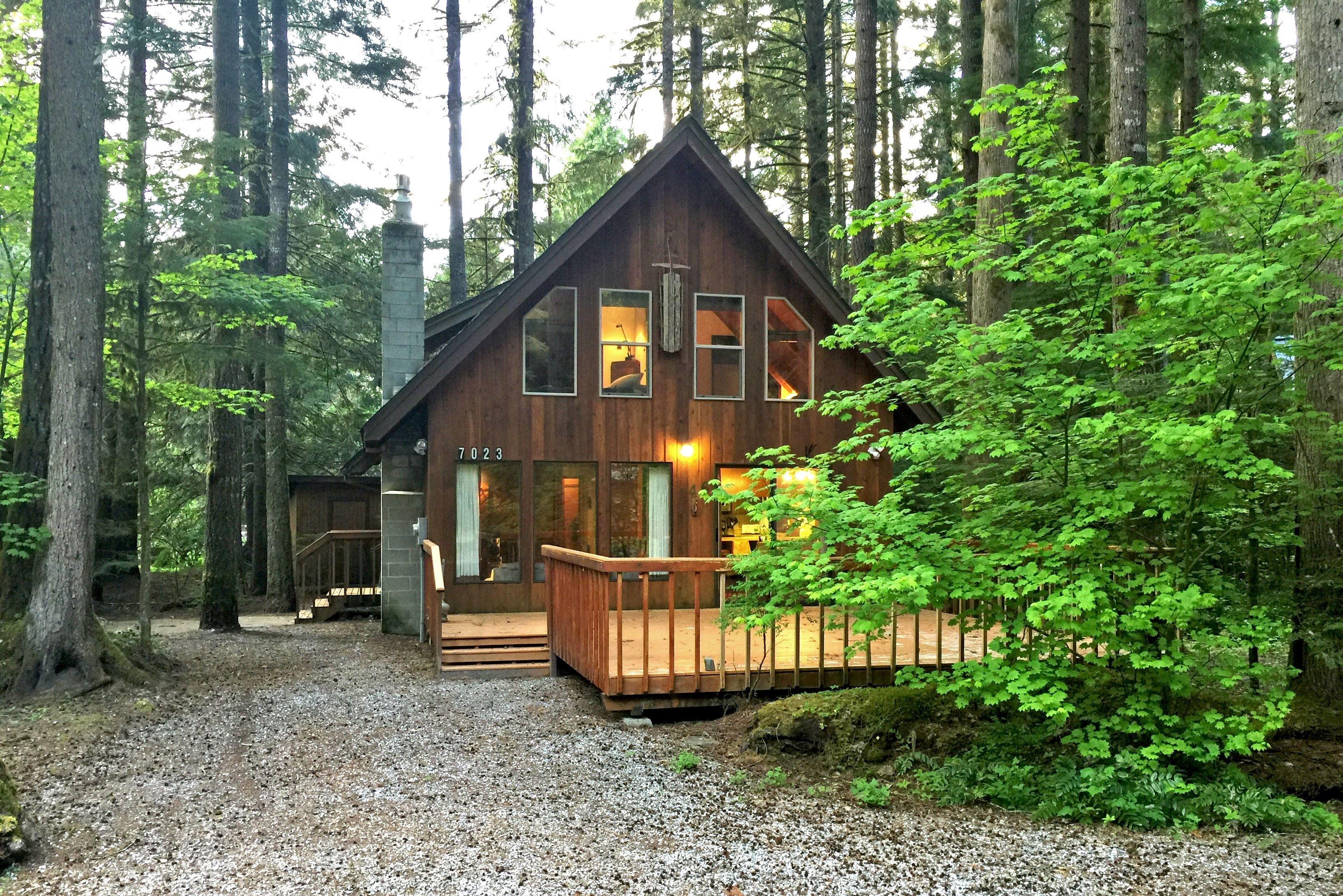 Snowline Cabin #35 | Glacier Lodges