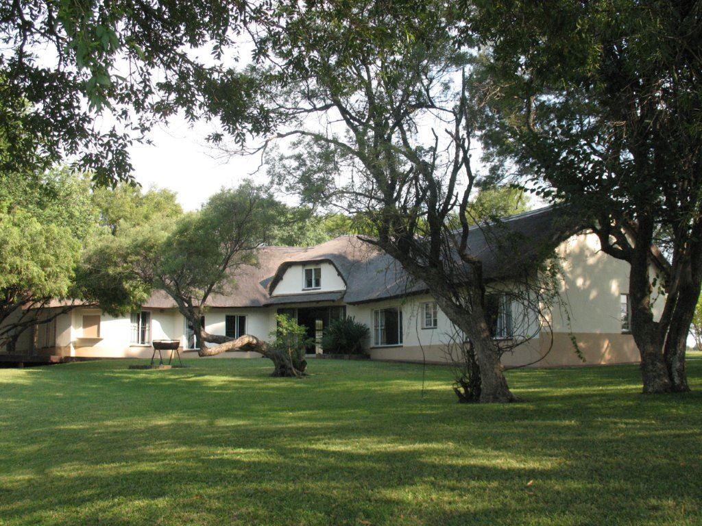 Jimmy's Place - Thatch Lodge | Dinokeng Game Reserve Accommodation