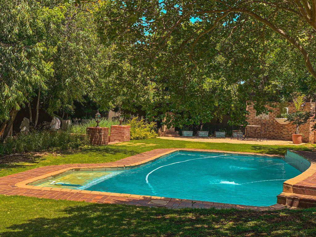 Horse's Neck Guest Lodge