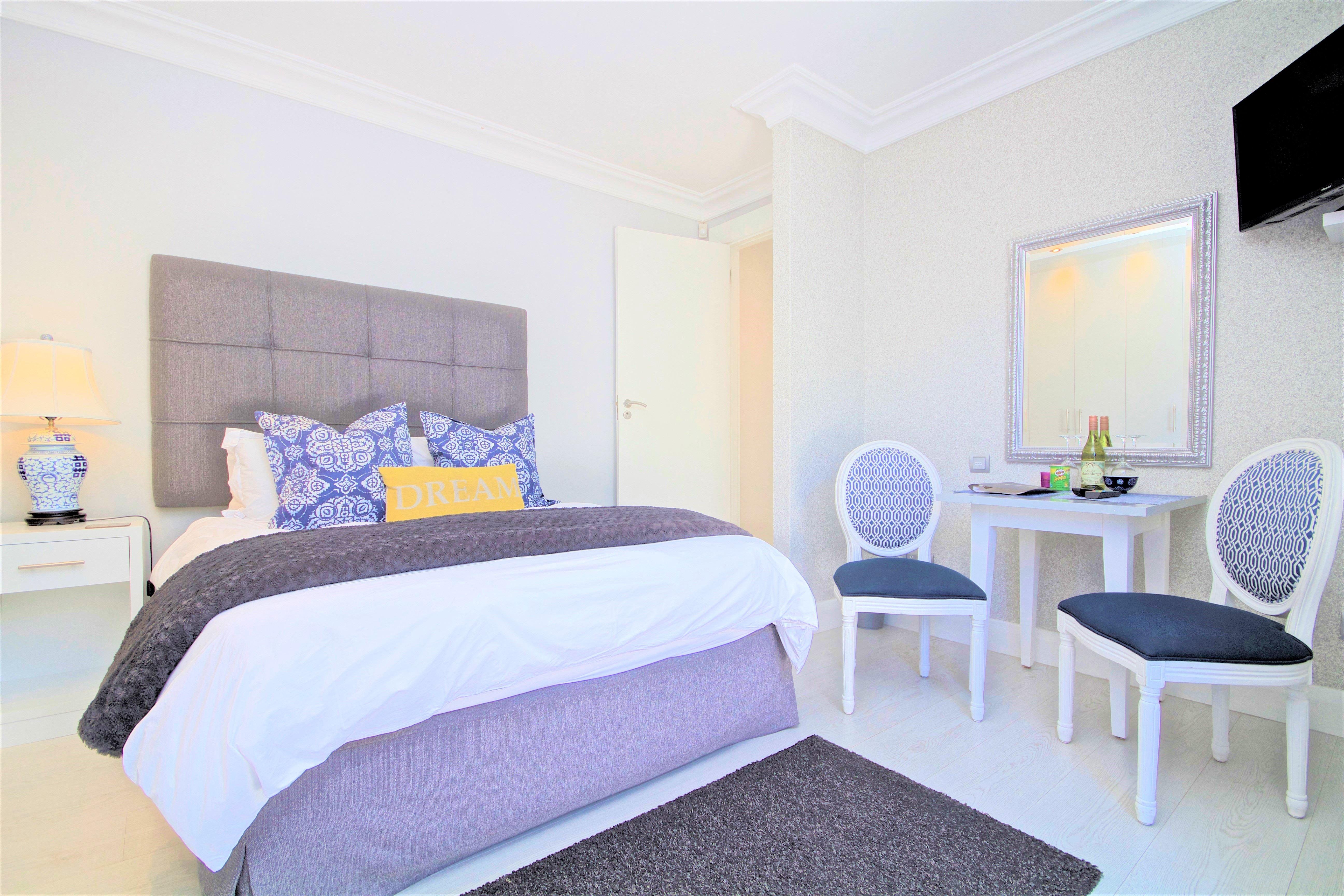 DELUXE STUDIO "Kitchenette, Pool access & BBQ area"