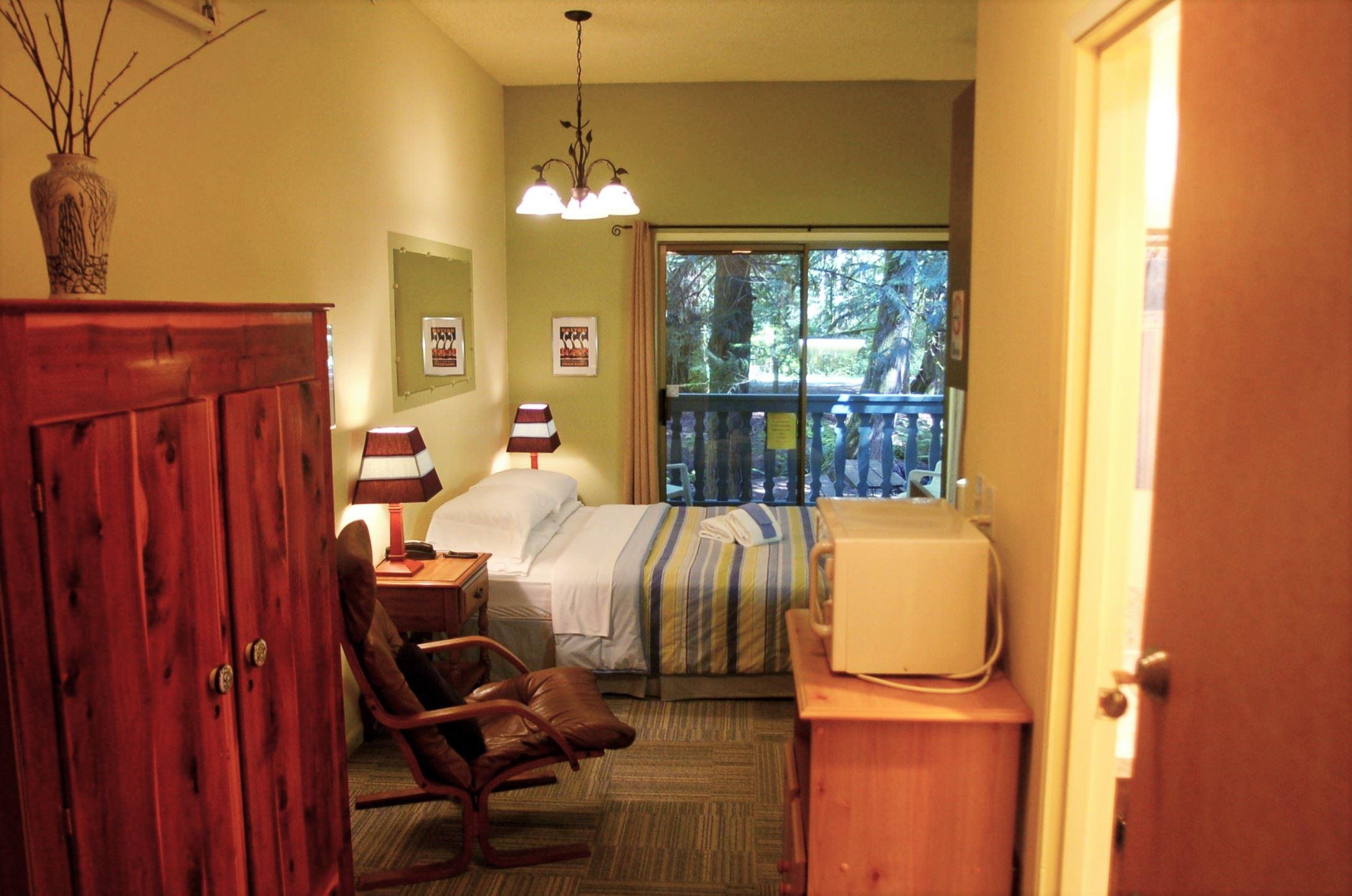 Snowline Lodge Condo #77 | Lodges Glacier