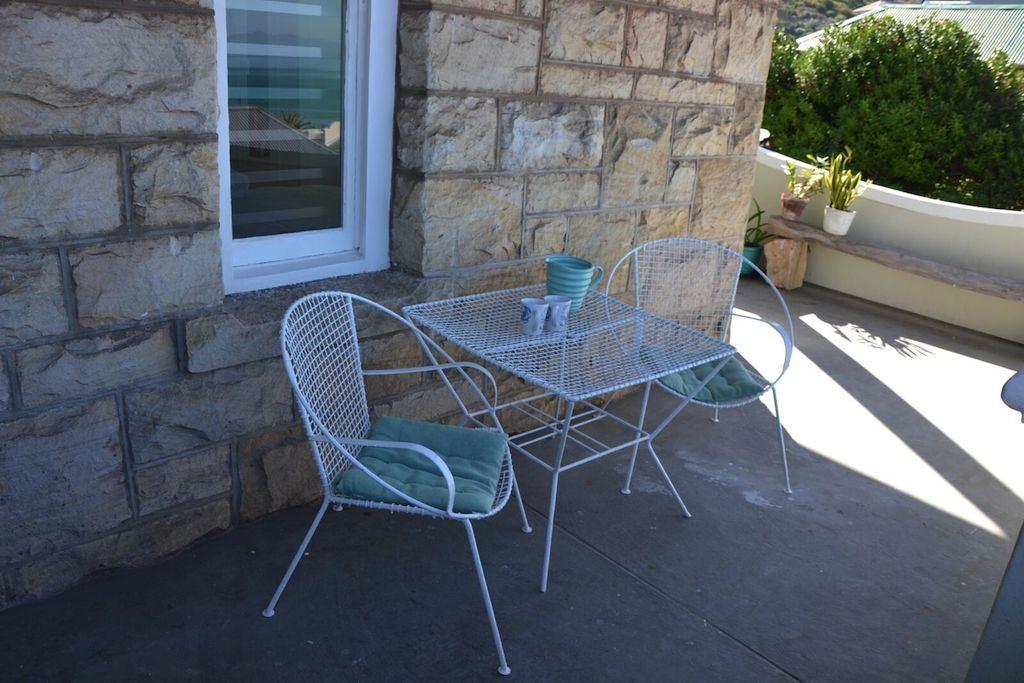 Strathmore Flat in the Annex of Chartfield | Accommodation Kalk Bay