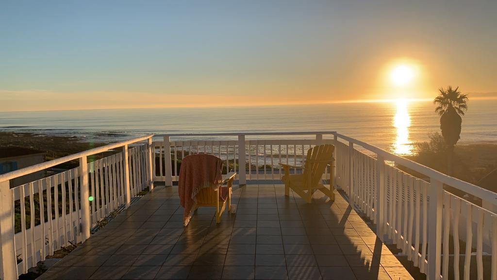 Beach Bungalow with Amazing Ocean Views | Accommodation Perlemoen Bay