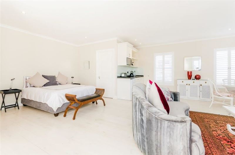 Well Appointed Luxury Apartment