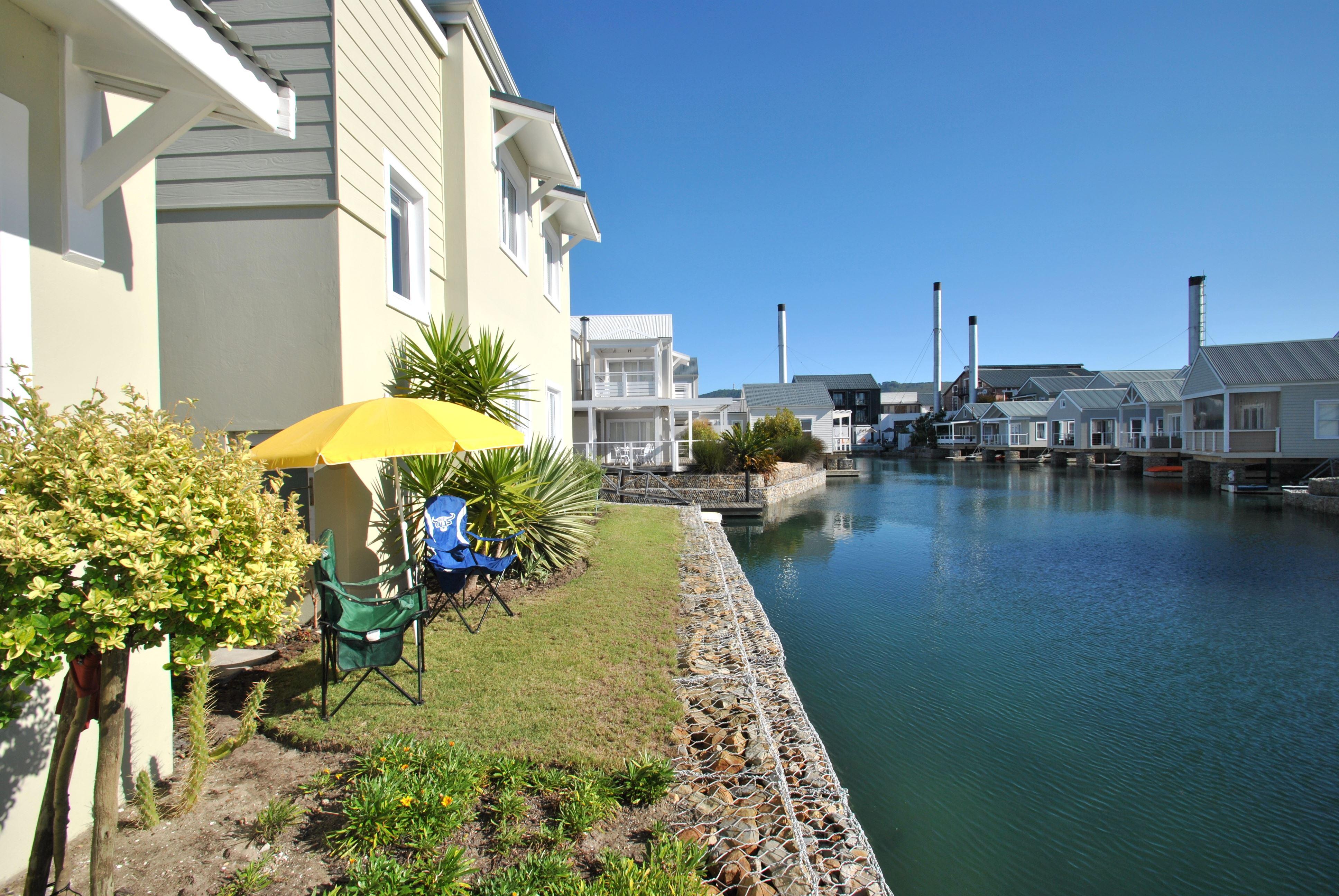 Fresh Modern Apartment on the Water | Accommodation Thesen Island