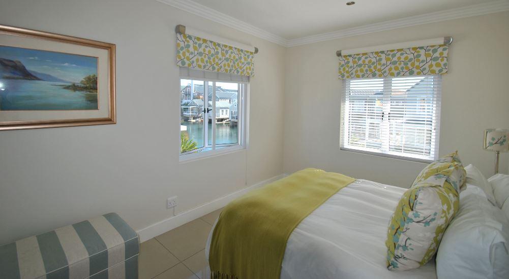 Fresh Modern Apartment on the Water | Self-catering Thesen Island