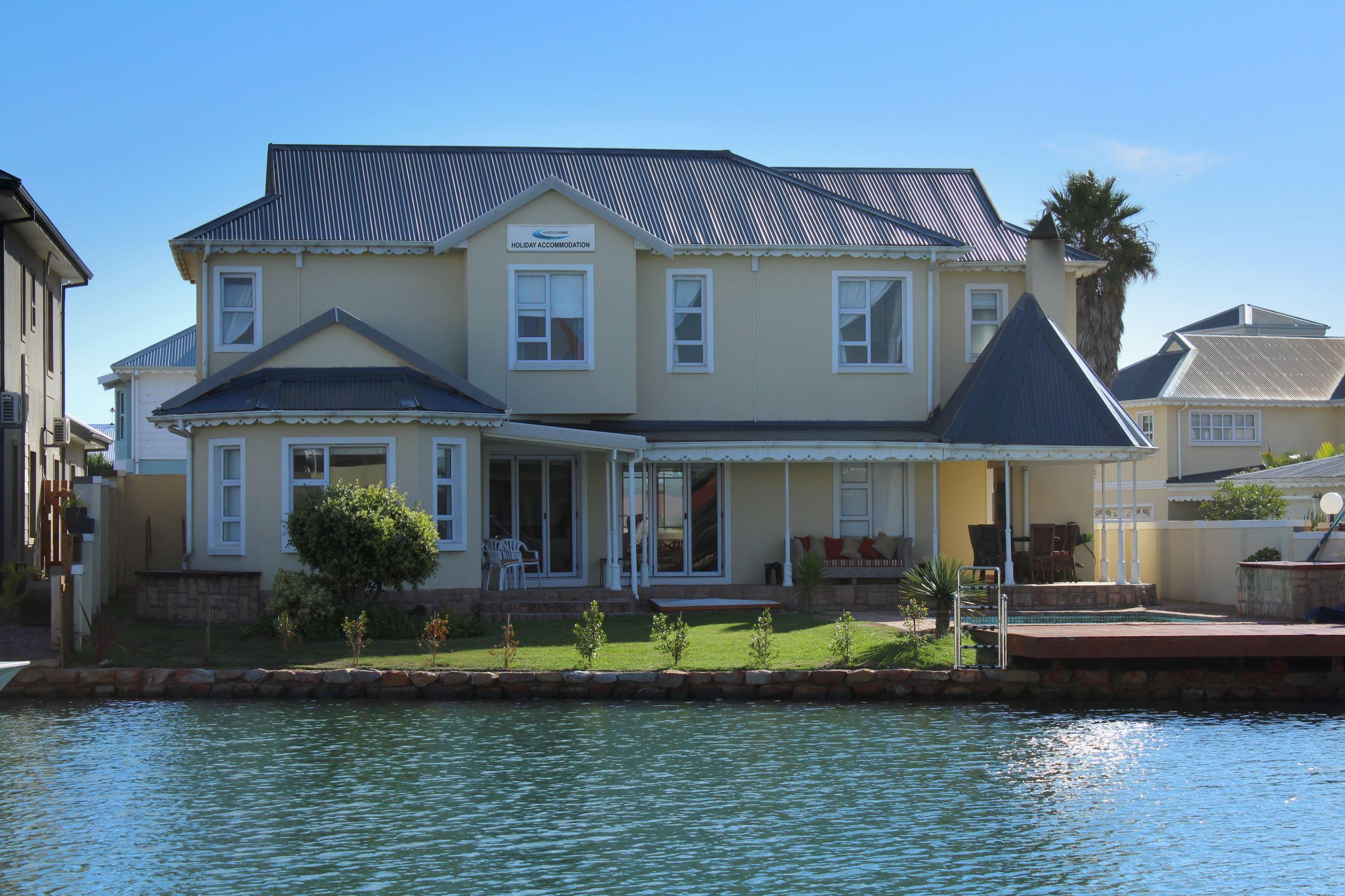 Waterside Living - Marina Martinique 1304 | Marina Martinique Accommodation