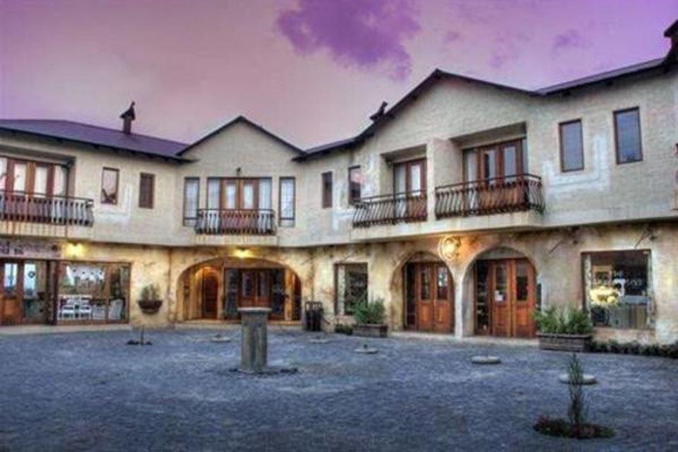 Cherry Grove Apartments | Dullstroom Accommodation
