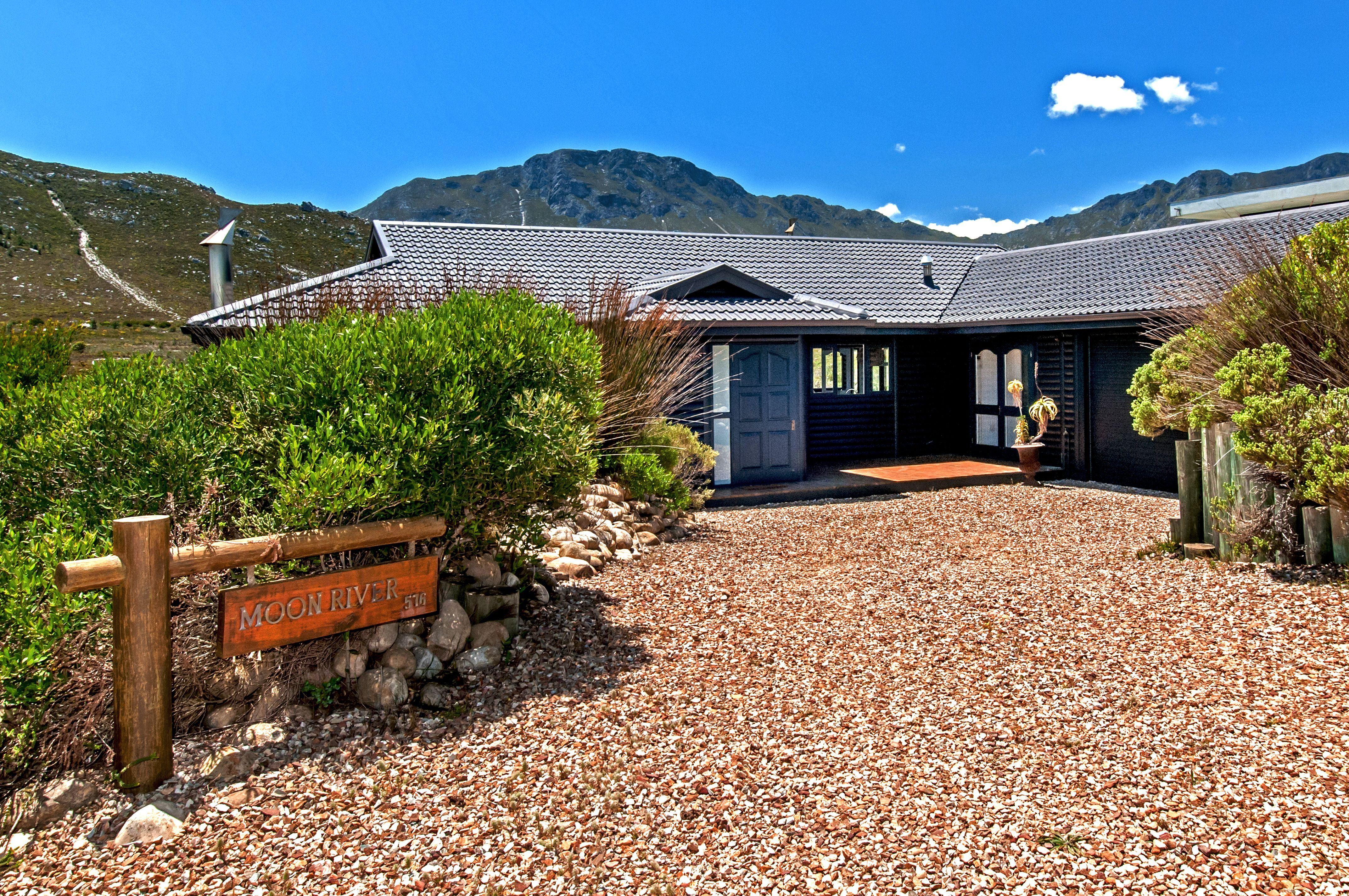 Moon River House | Self-catering Pringle Bay