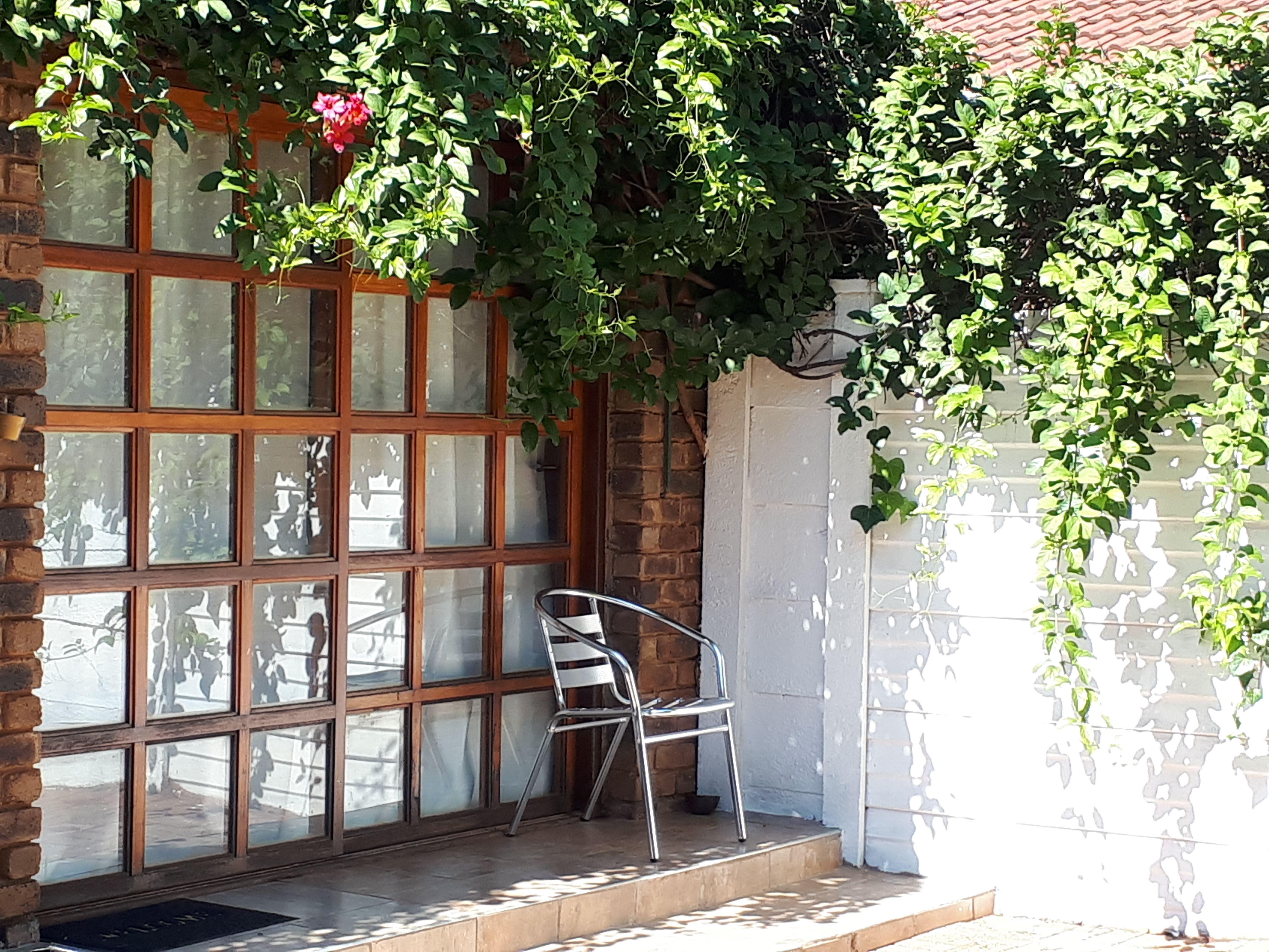 Leafy Studio Apartments | Akasia Accommodation