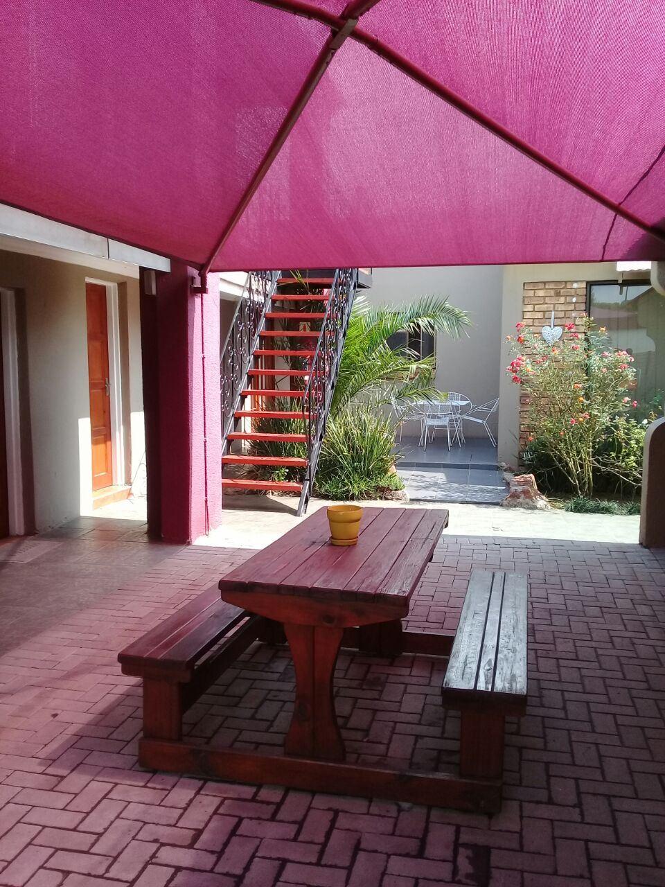 Ja-Né Guesthouse | Self-catering Witbank (Emalahleni)