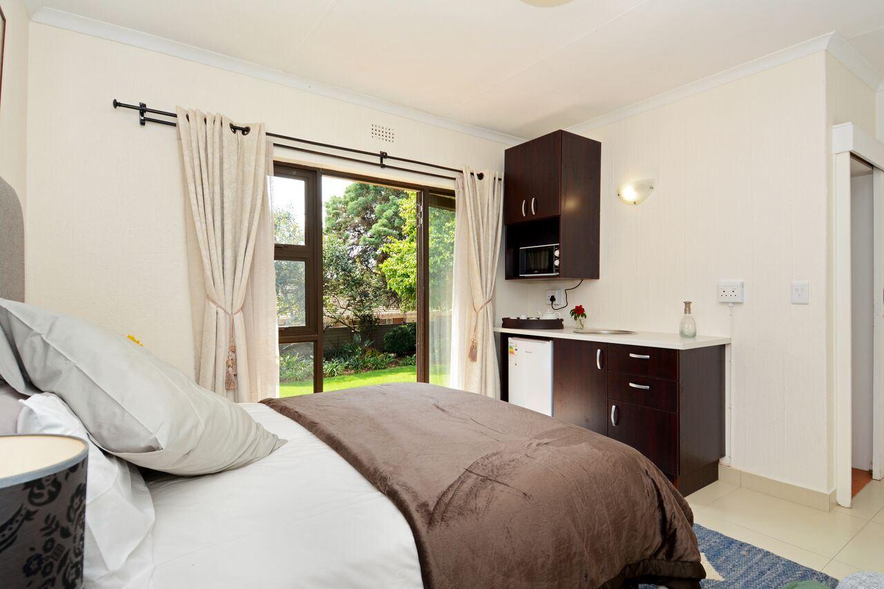 Linden Retreat Guesthouse & Apartments | Linden Self-catering