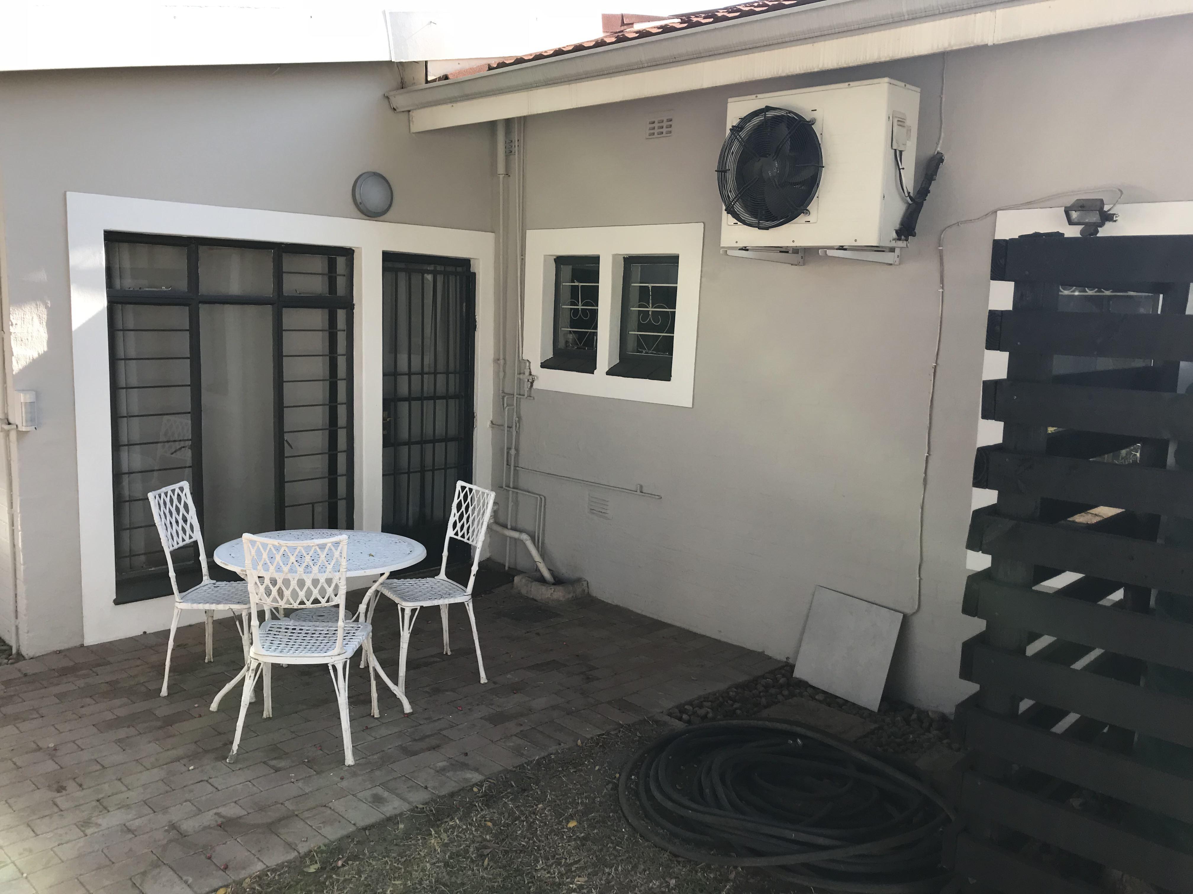 Edison Corner Apartment