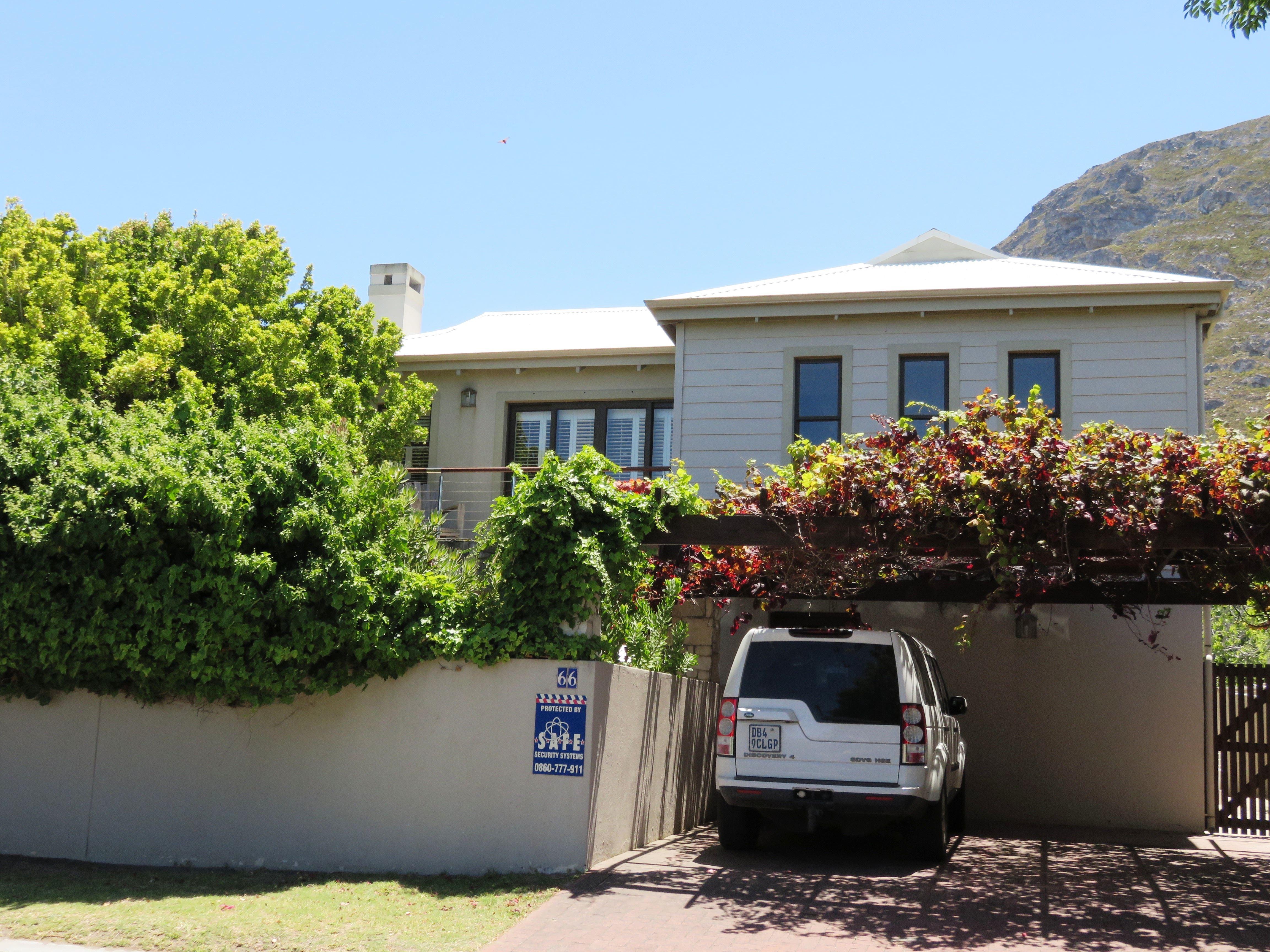66 On Eighth, Hermanus | Self-catering Voelklip