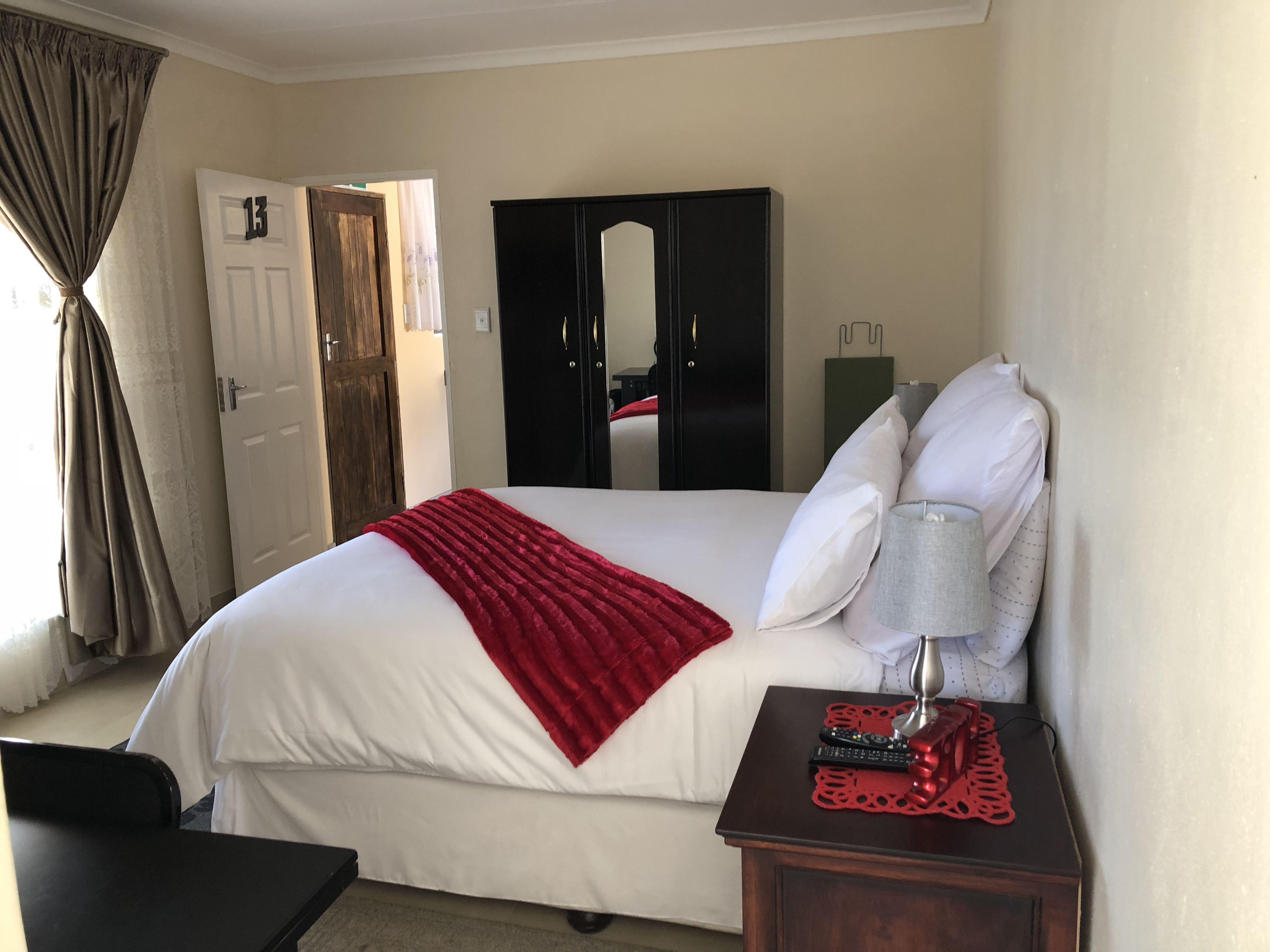 semphete guest house bedroom