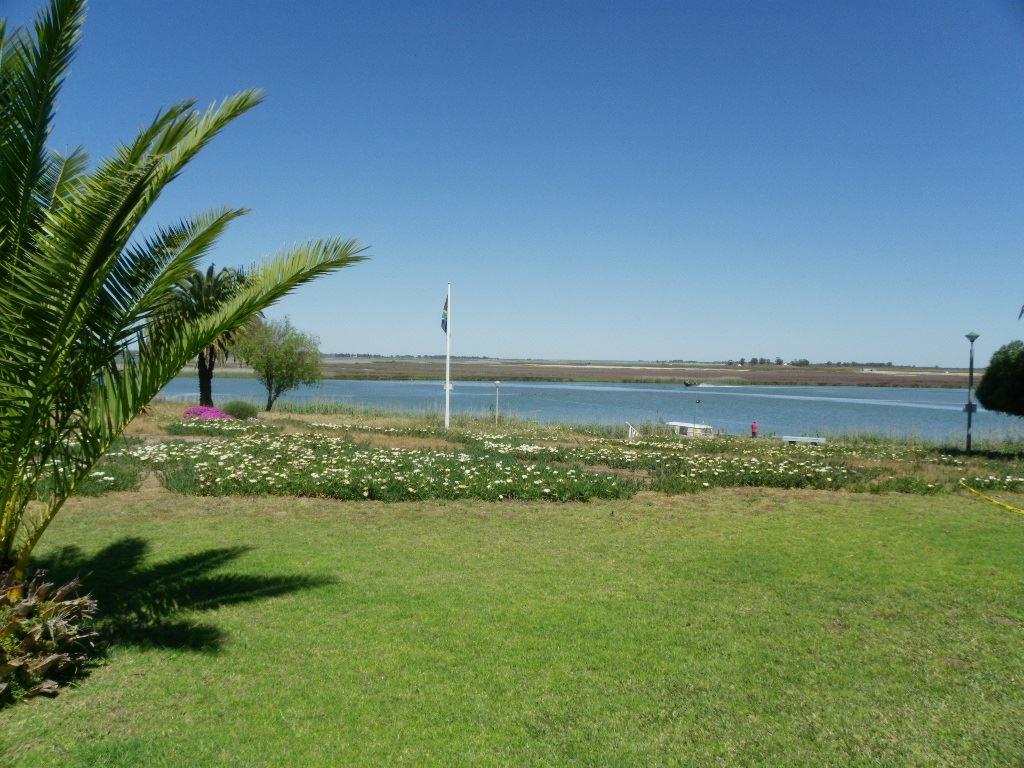 Kingfisher heads 17 | Accommodation Velddrif
