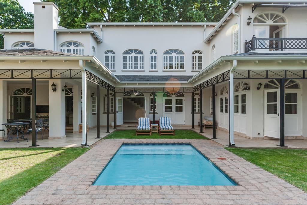 Treetops Retreat | Accommodation Hyde Park