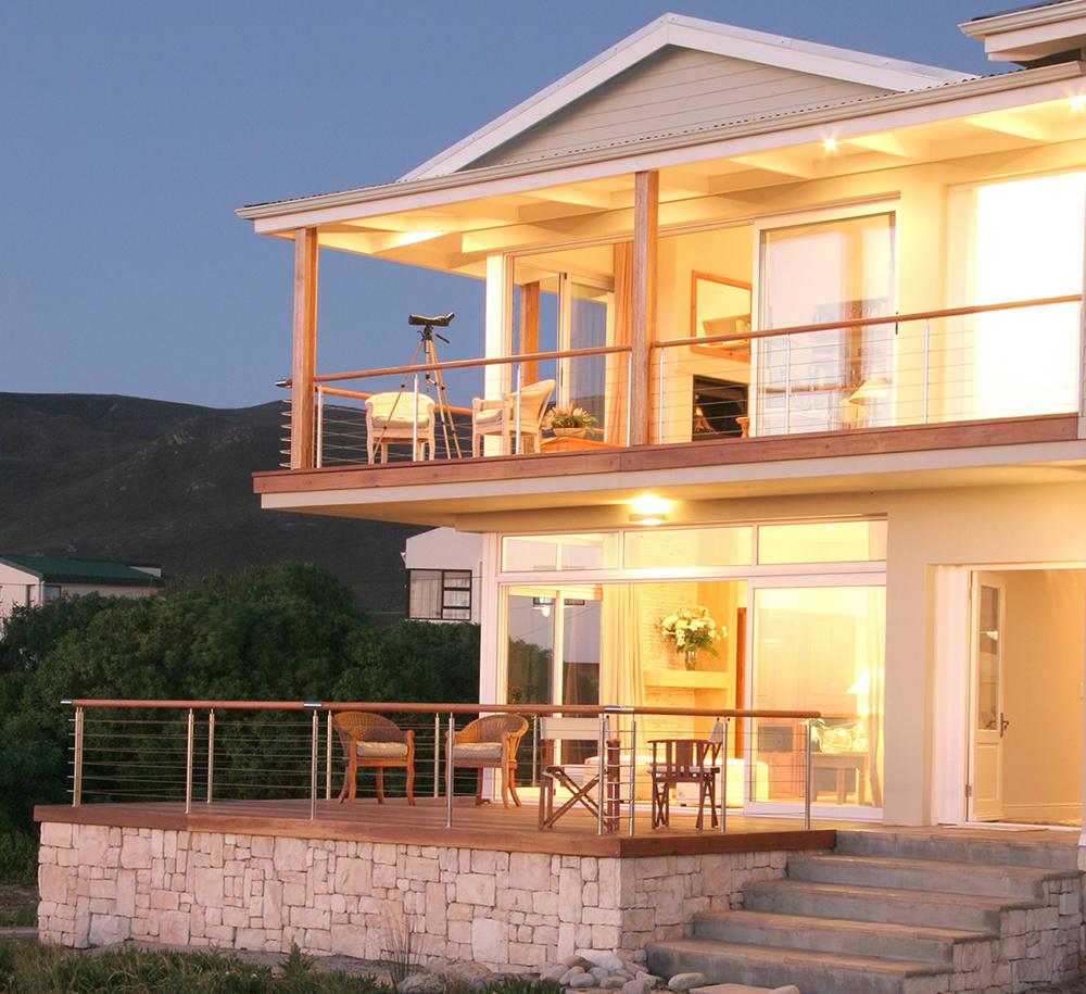 138 Marine Beachfront Guest House | Accommodation Sandbaai