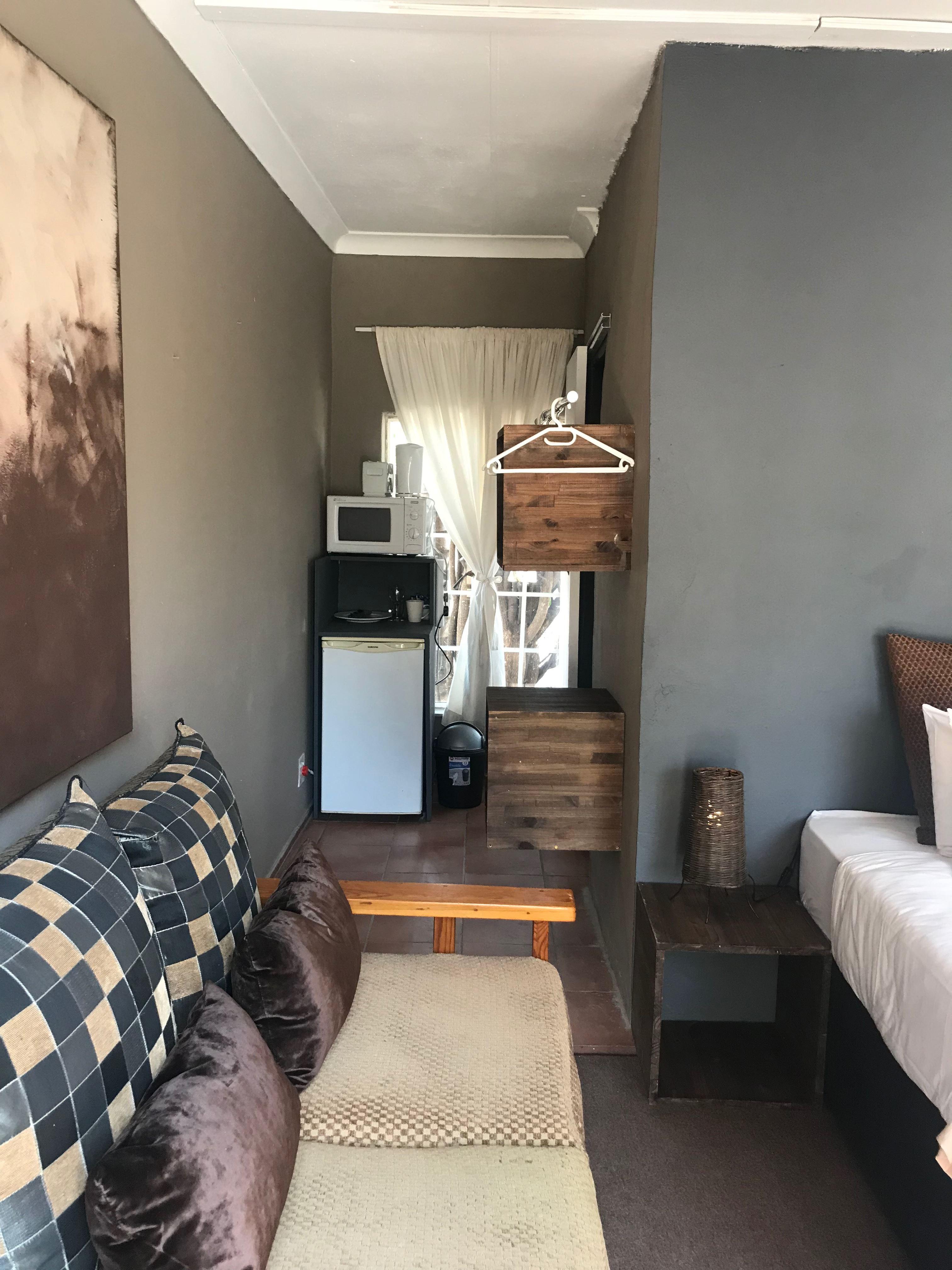 Koedoe Guest House, O.R Tambo Airport Special Deals and Offers Book Now!