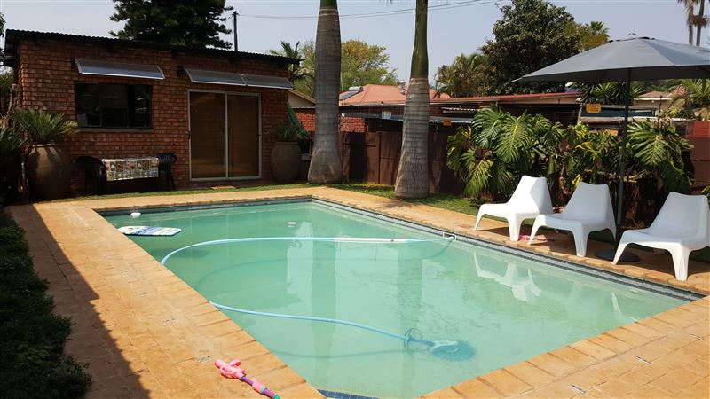 garden studio with pool swimming pool
