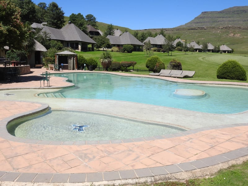 Drakensberg Gardens Fairways - Heartwood Mountain Cottage