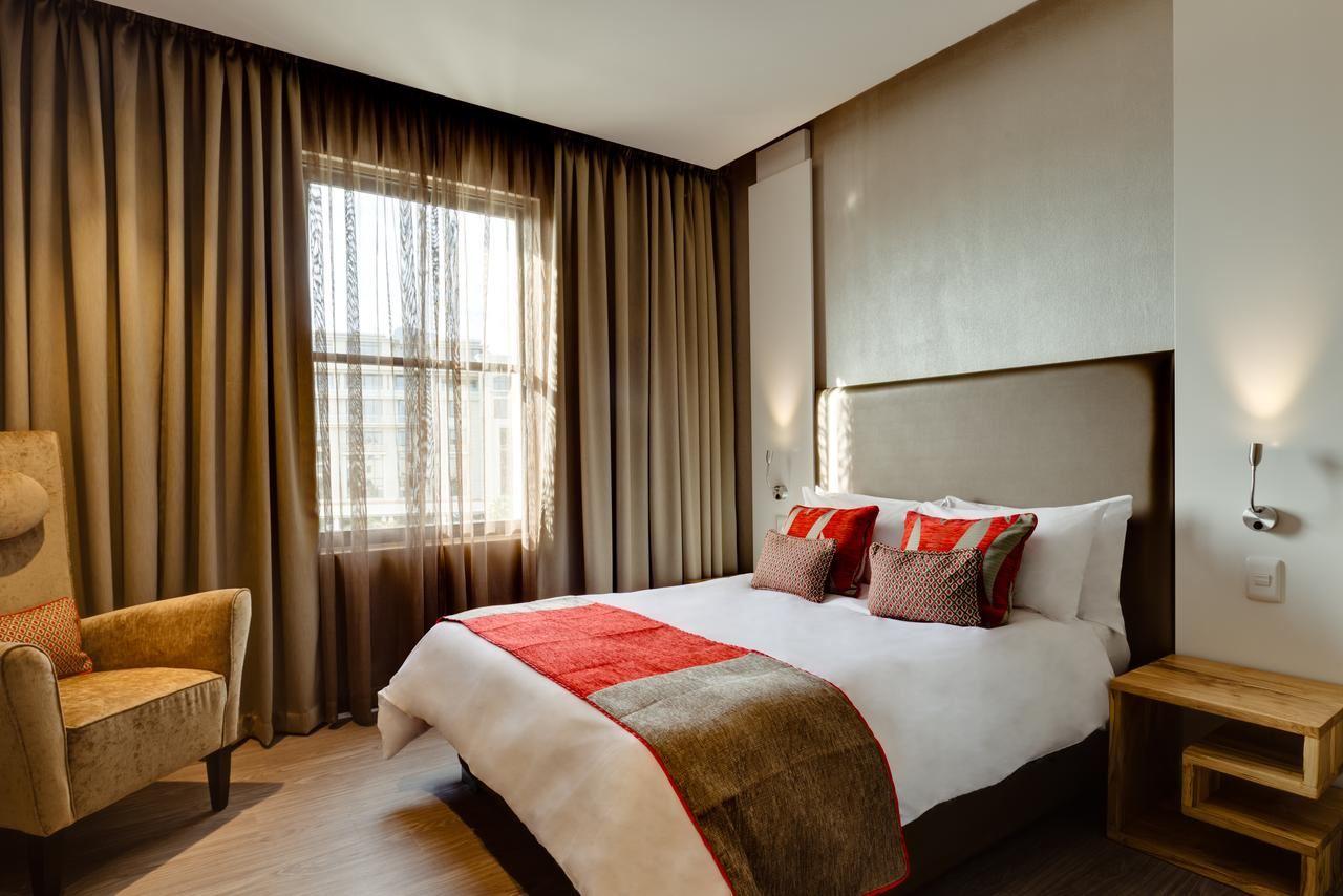 Protea Hotel By Marriott Cape Town Waterfront Breakwater Lodge | Book ...