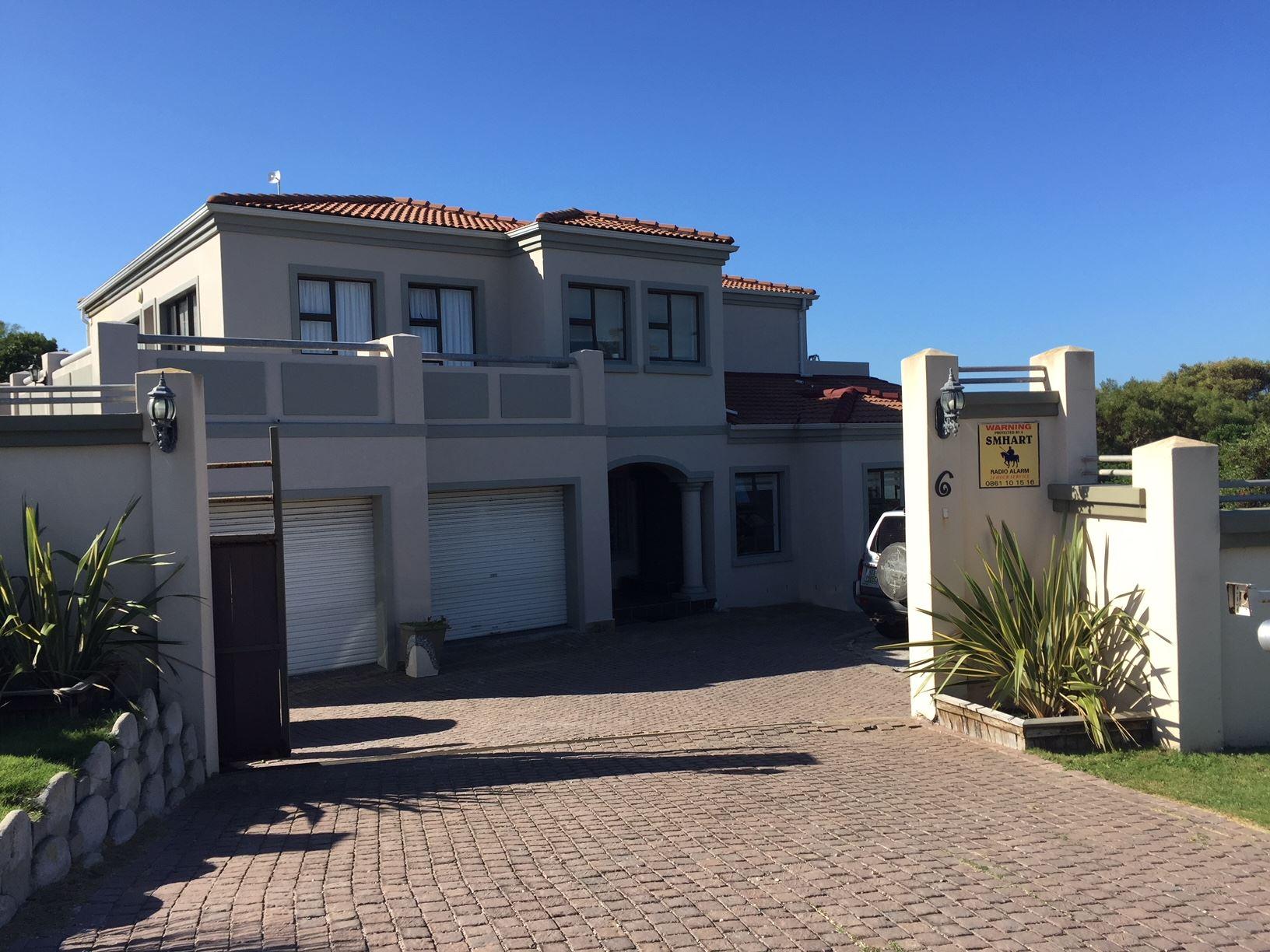 Pearl Oyster | St Francis Bay Accommodation