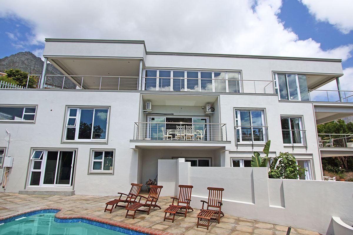 Cormorant Apartment at Dolphin Crest Villa | Accommodation Camps Bay
