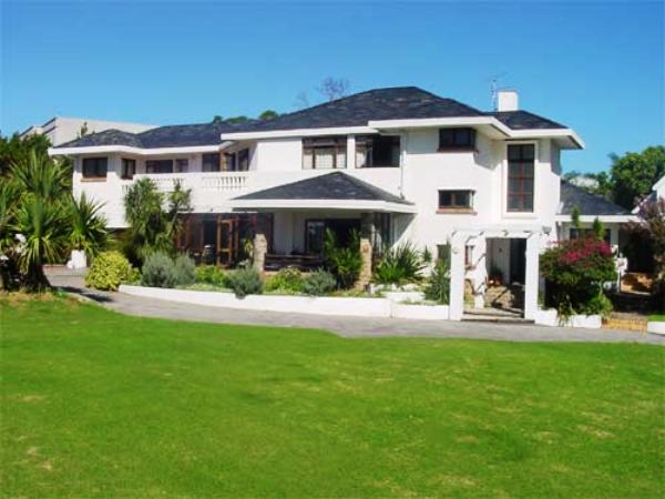 Hallack Manor Guest House | St Georges Park Accommodation