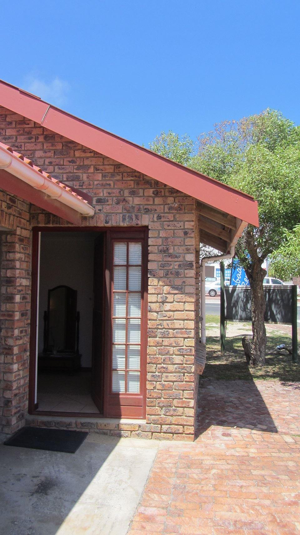 48 on Main | Struisbaai Accommodation