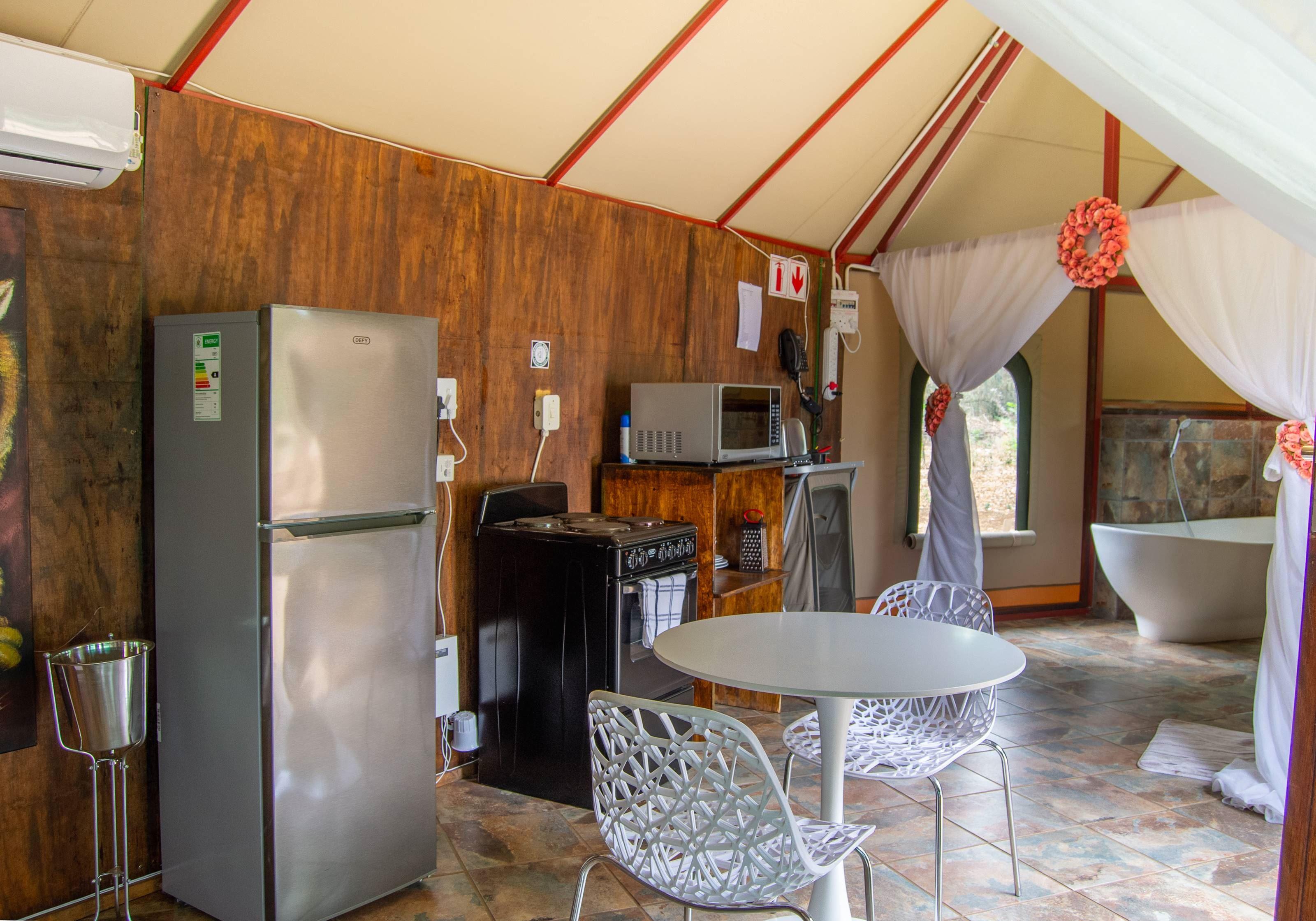 Eagle Waters Wildlife Resort | Hartbeespoort Accommodation