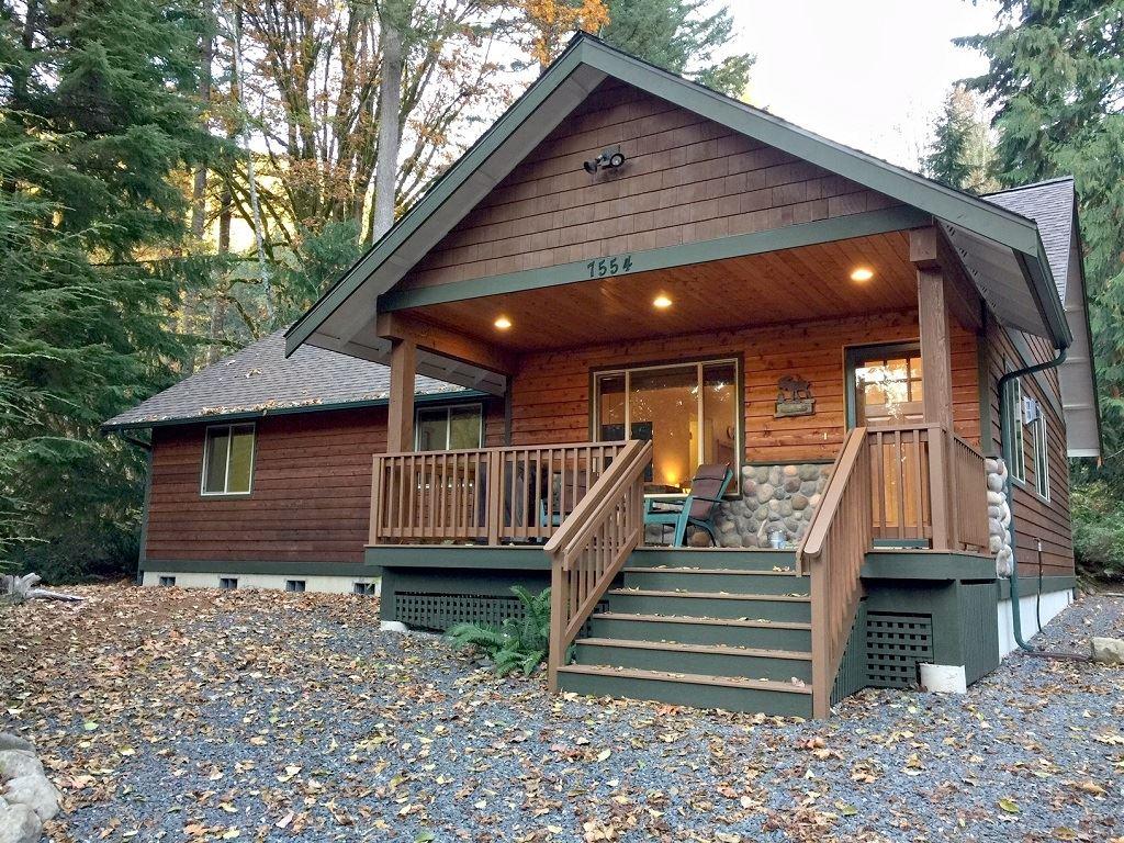 Glacier Springs Cabin #65 | Glacier Accommodation