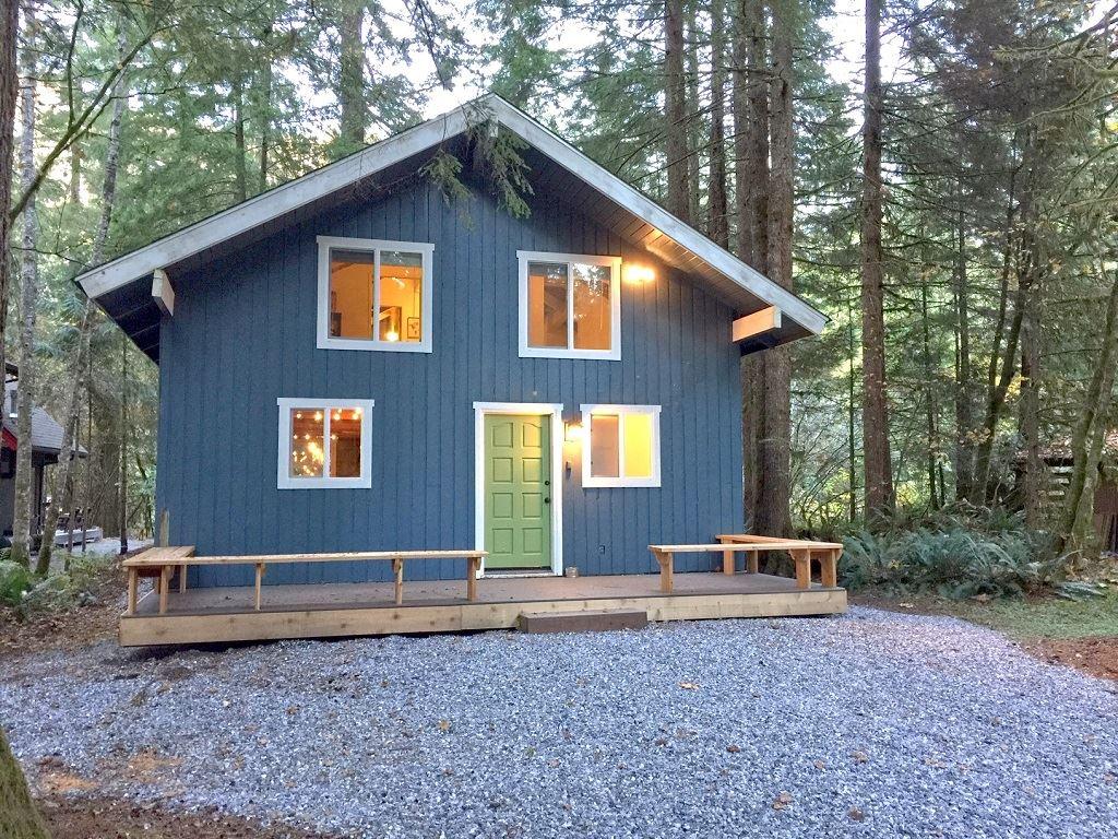 Snowline Cabin #66 - Sleeps 10! | Accommodation Glacier