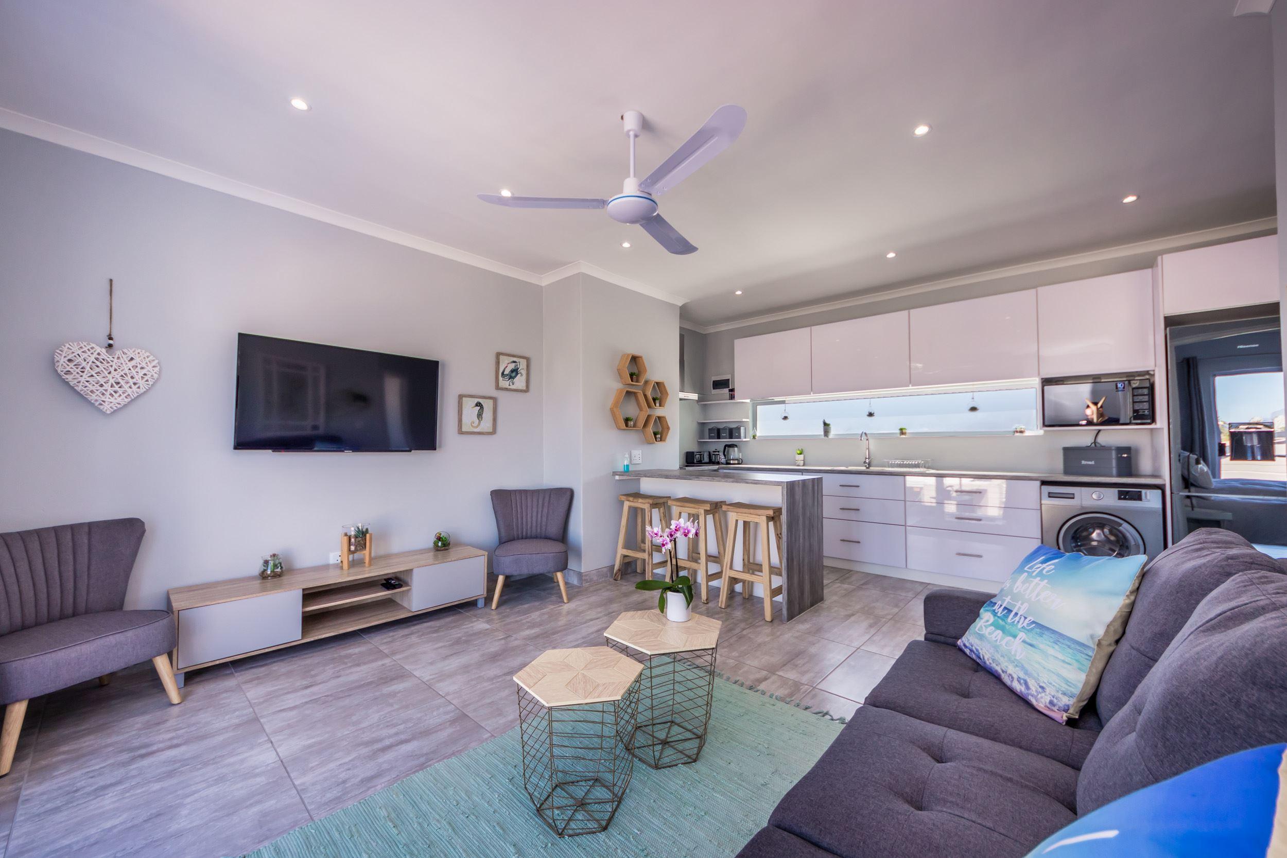 8 on Rowallan | Self-catering West Beach
