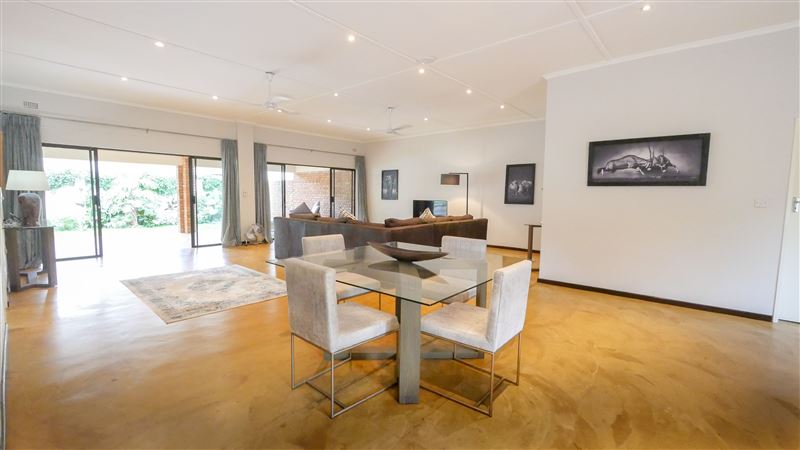 Open planned living-dining area, leading onto a very large veranda/garden. High-quality, comfortable, modern furniture in spacious surroundings. Fully equipped kitchen, stove, oven, fridge-freezer, washing machine to meet all your needs.