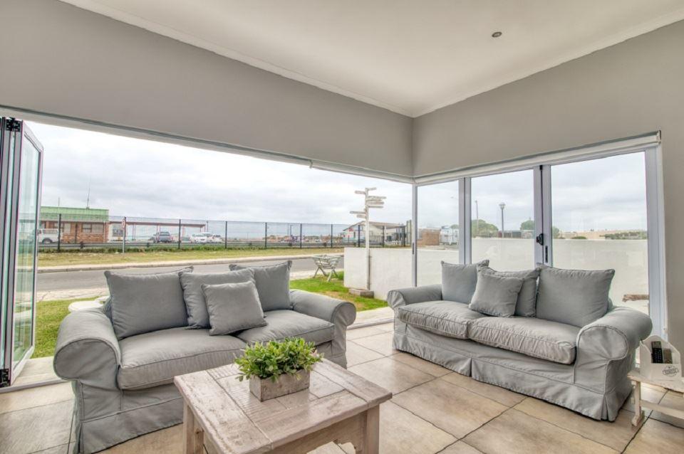 Bitter Aangenaam | Struisbaai Accommodation