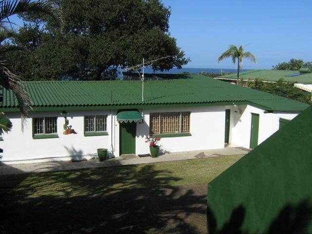 The Family Beach Cottage | Blythedale Beach Accommodation