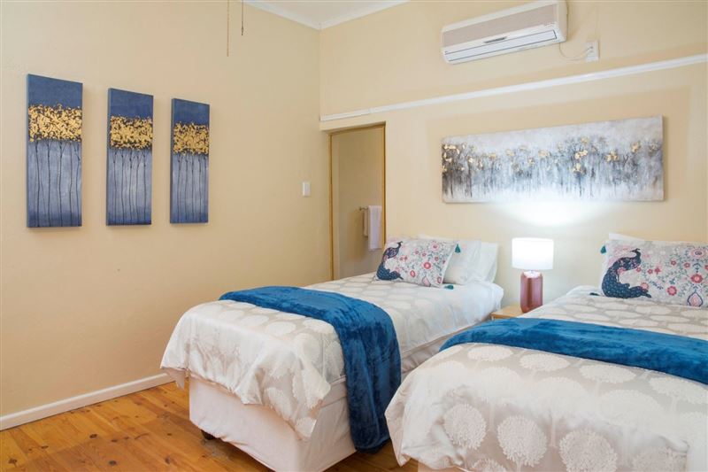 Blue Room with en suite shower room @ No 8