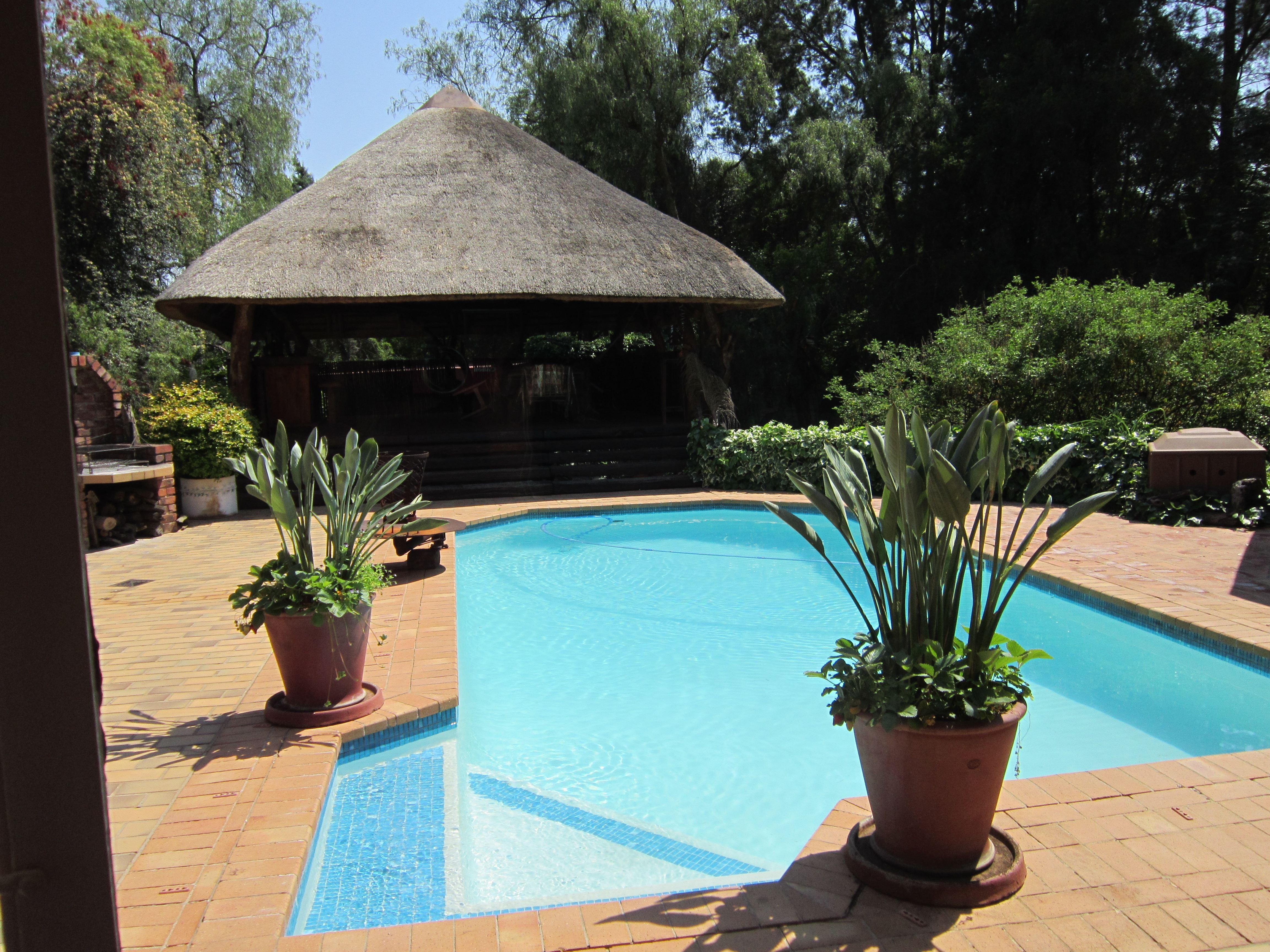 The Slumber Thatch | Accommodation Murrayfield