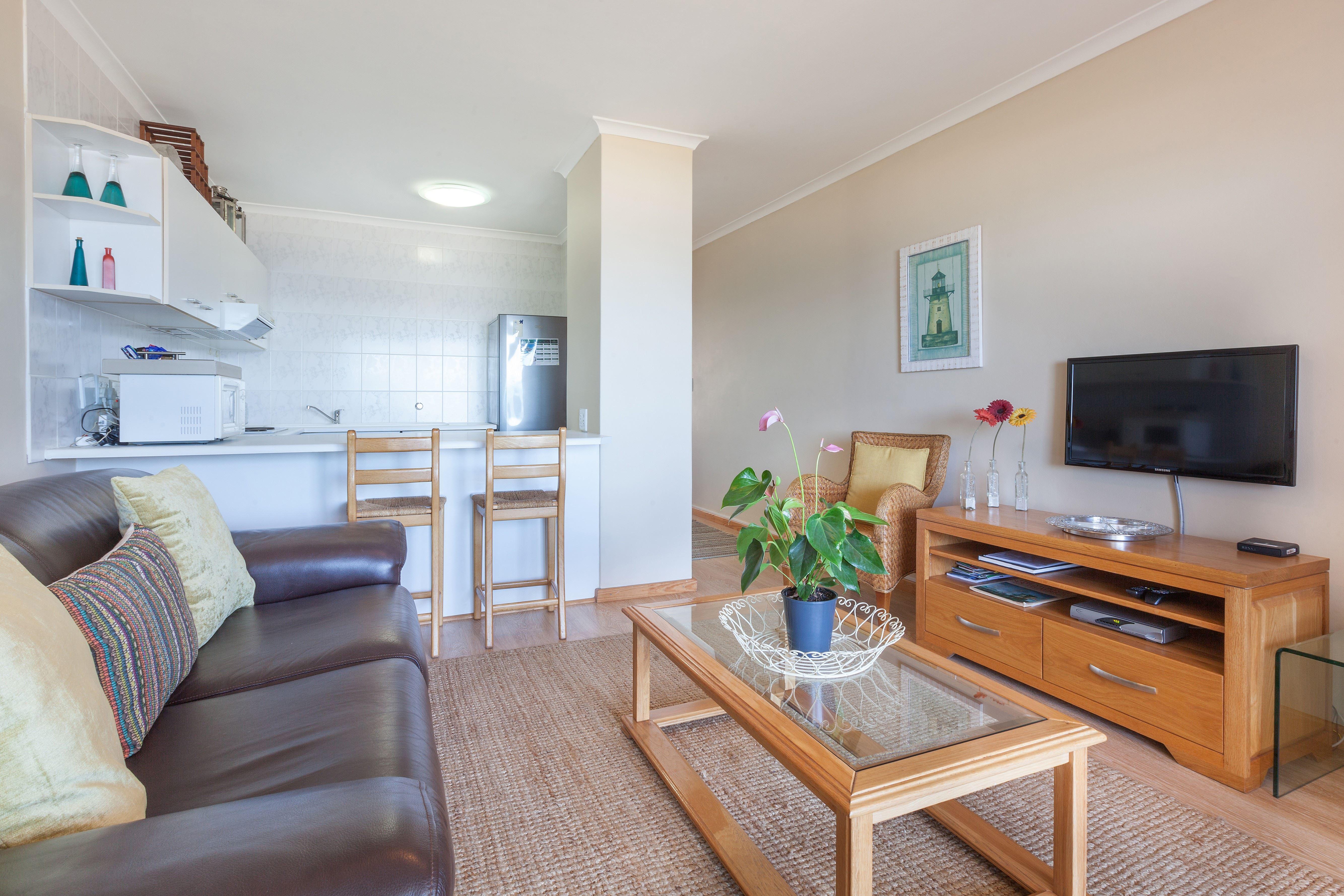 Leisure Bay 225