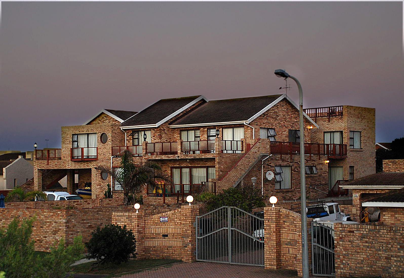 Bluewater Beachfront Guest House | Bluewater Bay Accommodation