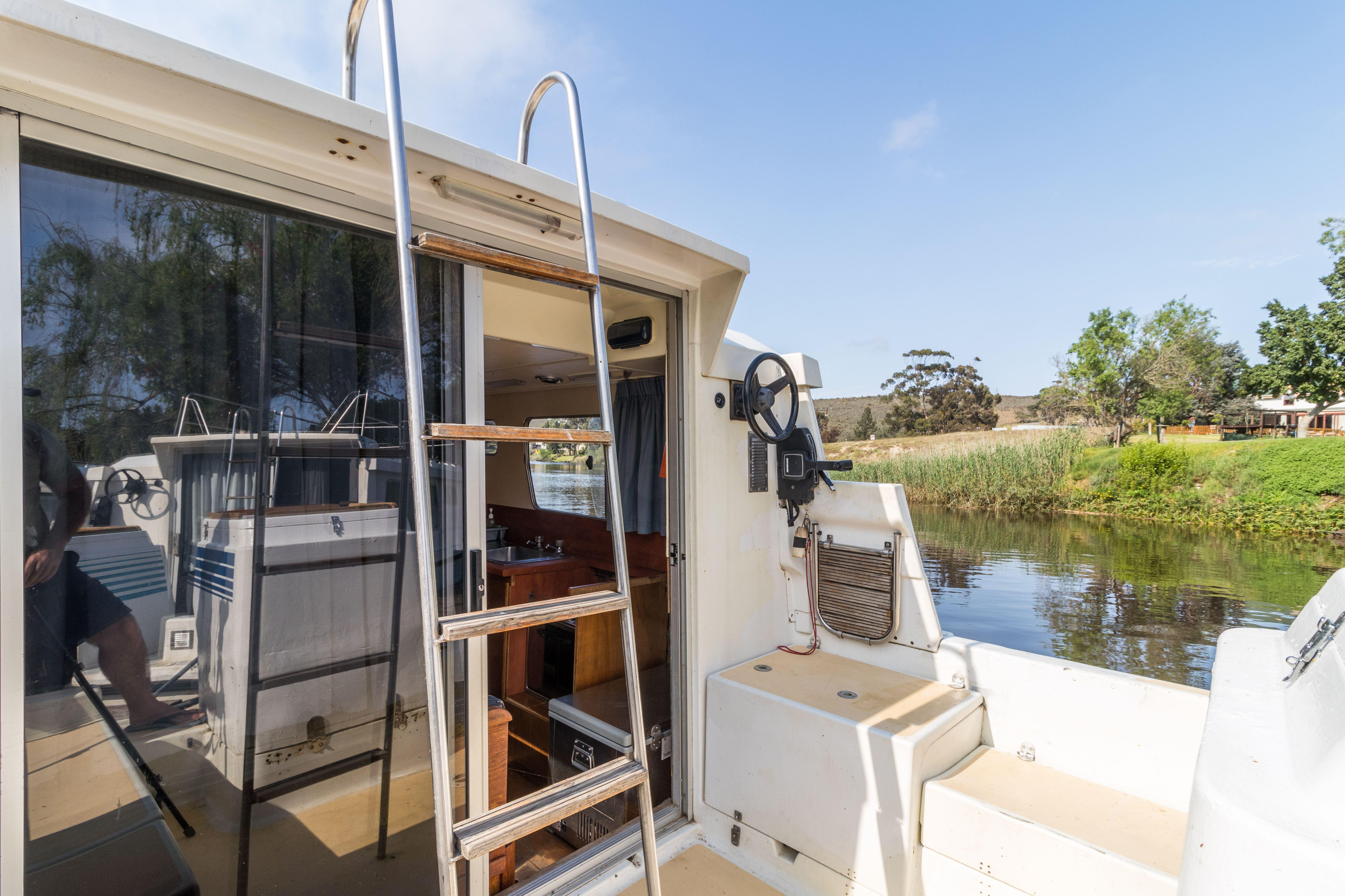 Houseboat Hire