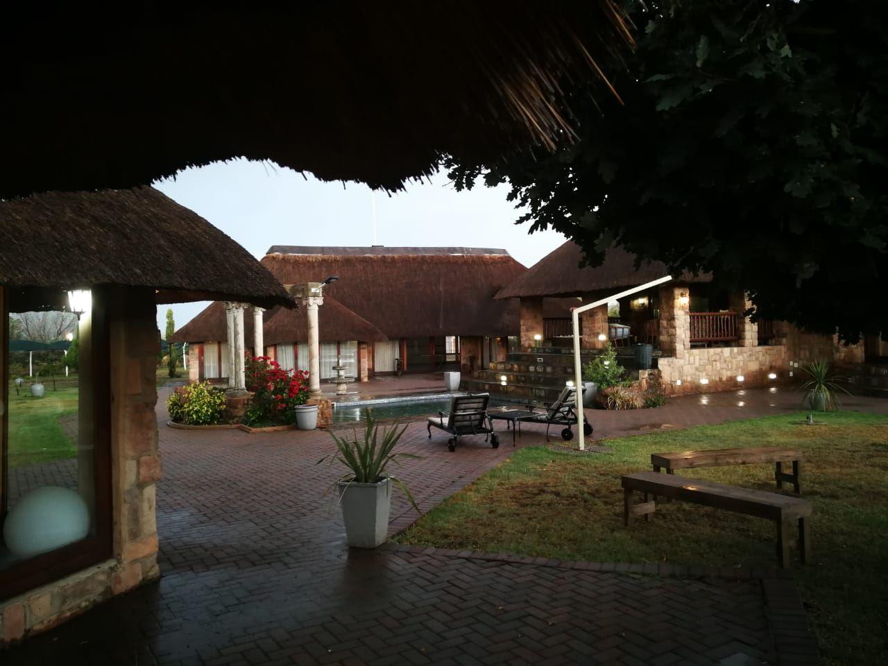 Stone Hounds Lodge | Accommodation Hekpoort