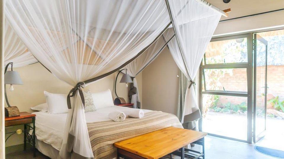 Nguni Lodge | Victoria Falls Accommodation
