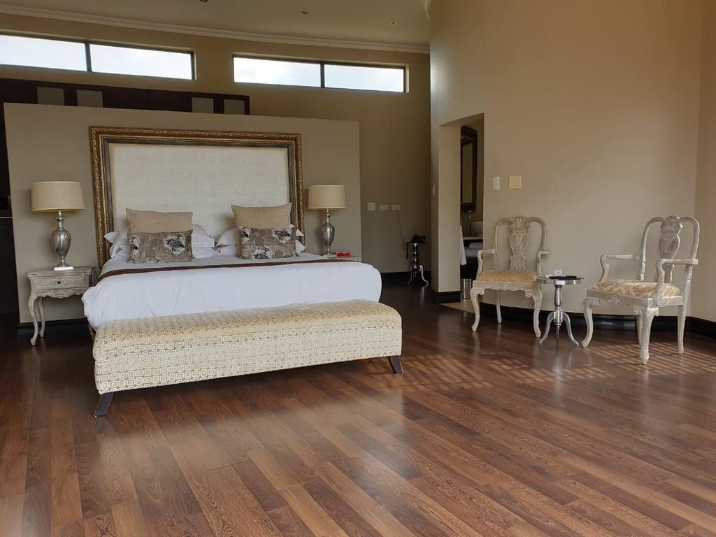 Legend Luxury Suite 211A | Doorndraai Dam Nature Reserve Accommodation